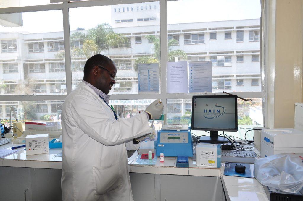 Medical laboratory with diagnostic equipment